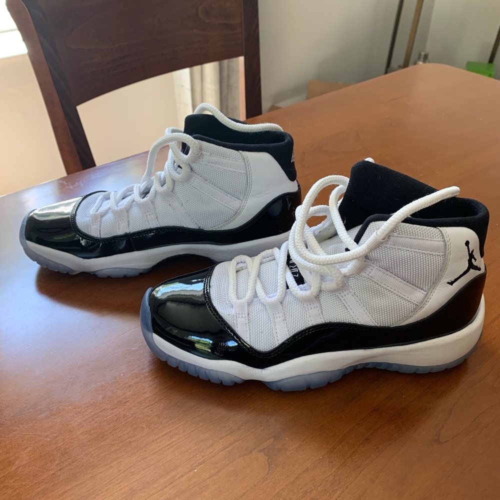 Youth Nike air Jordan 11 concord sneakers like new